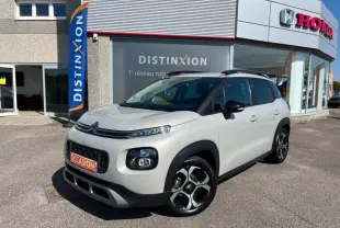 Citroën C3 Aircross sable vue 3/4 avant droit avec toit noir et jantes diamantées devant concession Honda.