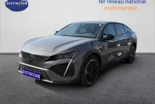 Peugeot 408 gris selenium métal en 3/4 avant droit, avec calandre distinctive et jantes noires stylées.
