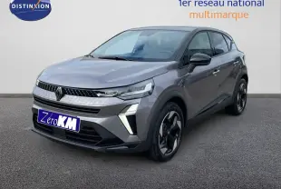 Renault Captur E-Tech hybride 2025 gris cassiopée toit noir en 3/4 avant droit avec feux LED distinctifs.
