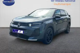 Vue 3/4 avant d'un Citroën C5 Aircross Hybrid 145ch vert Astoria métallisé avec jantes noires et calandre moderne.