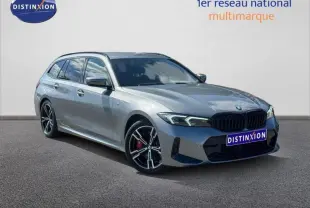 BMW Série 3 320dA xDrive M Sport grise métallisée vue 3/4 avant droit avec jantes sport et calandre noire.
