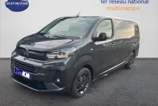 Vue 3/4 avant droit d'un Citroën Jumpy Fourgon XL gris titane métallisé avec jantes noires et calandre moderne.