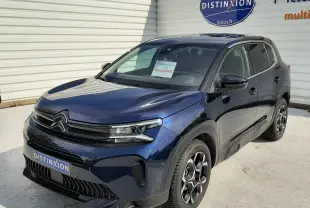 Citroën C5 Aircross bleu éclipse en 3/4 avant droit, avec calandre distinctive et jantes bicolores.