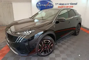 Peugeot 3008 1.2 Hybrid 145 GT noir en 3/4 avant droit, avec jantes noires et phares LED distinctifs.