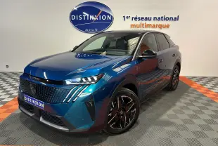 Peugeot 3008 III Hybrid bleu obsession en 3/4 avant droit, avec jantes noires et calandre distinctive.