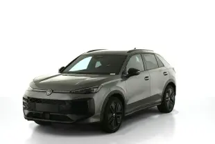Volkswagen T-Roc gris Loup en 3/4 avant droit avec jantes noires et toit noir brillant sur fond blanc.