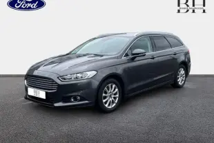 Ford Mondeo SW gris Magnetic vue 3/4 avant droit avec calandre chromée et jantes alu.