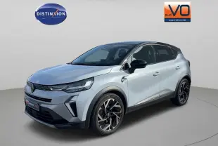 Renault Symbioz gris clair en 3/4 avant droit avec jantes alliage noires et toit noir brillant.