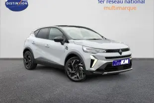 Renault Captur 1.8 E-Tech hybride 2026 en gris Rafale et noir, vue 3/4 avant avec jantes noires distinctives.