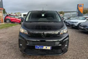 Vue de face d'un Peugeot Expert Fourgon noir avec logo lion noir et plaque d'immatriculation Zero KM visible.