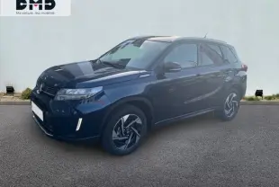 Suzuki Vitara 1.4 Boosterjet Hybrid bleu So'Color en vue 3/4 avant droit avec jantes alu distinctives.