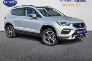 SEAT Ateca 2024 argent Reflex Métal en vue 3/4 avant droit, jantes alu et calandre noire distinctive.