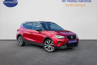 SEAT Arona 1.0 TSI 115ch FR rouge Désir avec toit noir Minuit, vue 3/4 avant côté gauche, jantes alliage visibles.