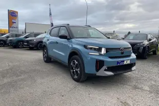 Citroën C3 Aircross hybride bleu Monte Carlo vue 3/4 avant avec toit noir et jantes 17 pouces Aragonite.