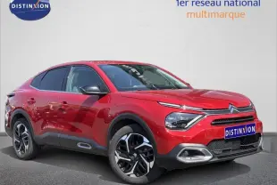 Citroën C4 X rouge Elixir vue 3/4 avant droit avec jantes alliage et signature lumineuse LED distinctive.