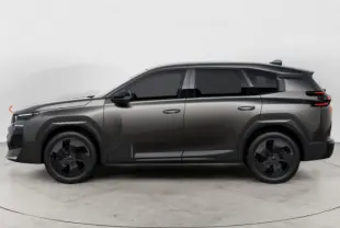 Profil droit du Citroën C5 Aircross gris 2026 avec jantes alliage noires et vitres teintées.