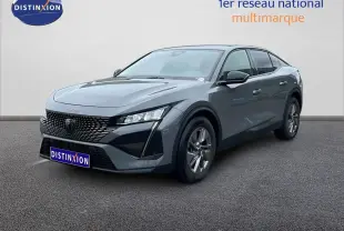 Peugeot 408 gris selenium métal vue 3/4 avant droit, avec calandre noire et phares LED distinctifs.