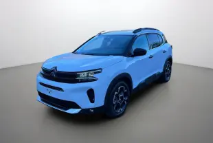 Citroën C5 Aircross Hybrid blanc okénite en 3/4 avant droit, avec barres de toit noires et jantes alu 18 pouces.