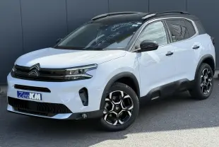 Citroën C5 Aircross blanc Okenite en 3/4 avant droit avec toit noir Perla Nera et jantes alliage bi-ton.