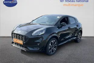 Ford Puma 1.0 EcoBoost MHEV 155ch noir agate métal, vue 3/4 avant droit avec jantes alliage bicolores.