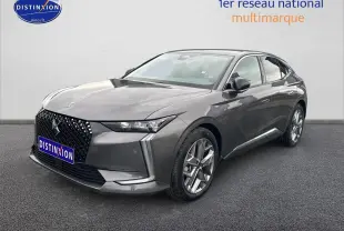 DS4 hybride gris platinium vue 3/4 avant droit avec calandre distinctive et jantes alu design.