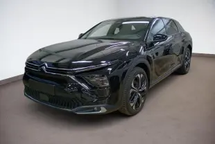 Citroën C5 X noir Perla en 3/4 avant droit, avec jantes alliage 19'' AeroX et signature lumineuse LED distinctive.