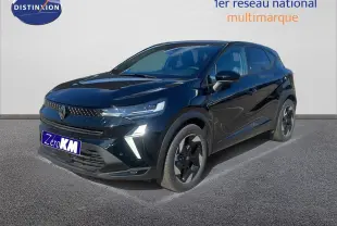 Renault Captur E-Tech hybride noir étoile métal en 3/4 avant droit avec feux LED allumés sur parking.