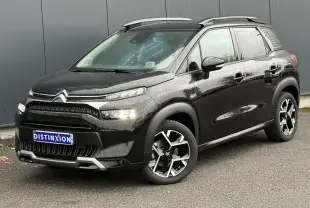 Citroën C3 Aircross noir Perla en 3/4 avant droit avec jantes alliage et barres de toit noires brillantes
