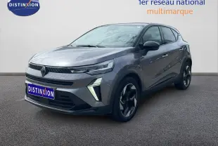 Renault Captur 2025 gris Cassiopée métal avec toit noir, vue 3/4 avant mettant en valeur ses feux LED distinctifs.