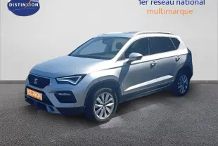 SEAT Ateca argent en 3/4 avant droit, mettant en valeur ses lignes modernes et ses jantes alliage.