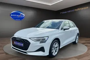 Audi A3 Sportback blanc Arkona vue 3/4 avant droit, avec calandre noire et jantes alliage léger