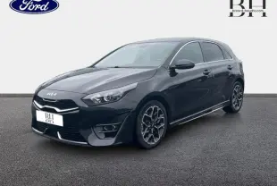 KIA CEE'D 1.0 T-GDI GT Line noir Basalte métallisé, vue 3/4 avant avec jantes alliage distinctives.