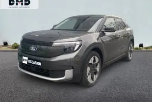 Ford Explorer électrique gris Magnetic métallisé vu en 3/4 avant droit avec jantes alu distinctives.