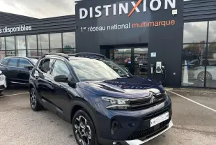 Citroën C5 Aircross bleu Eclipse métal en 3/4 avant, avec calandre noir brillant et jantes diamantées bi-ton.