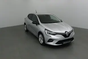 Renault Clio V gris platine vue 3/4 avant droit avec phares LED et calandre noire brillante.