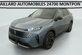 Peugeot 3008 2025 gris métallisé en 3/4 avant droit avec calandre distinctive et phares LED fins.