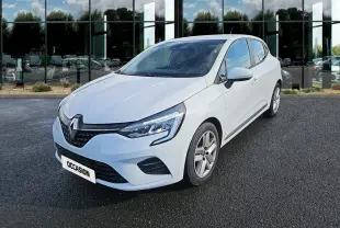 Renault Clio Business blanc en 3/4 avant droit, avec phares LED et calandre noire brillante visible.