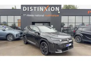 Vue 3/4 avant d'un Citroën C5 Aircross noir métal avec toit panoramique, jantes noires et calandre distinctive.