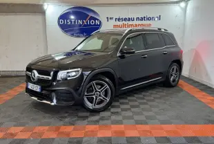 Mercedes GLB 200 d AMG Line noir, vue 3/4 avant droit, avec jantes alliage et rails de toit chromés.