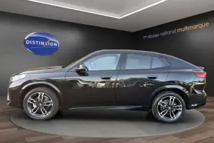 BMW X2 sDrive20d M Sport noir vue de profil côté gauche, avec jantes alliage et lignes dynamiques.