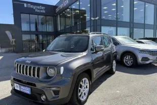 Jeep Renegade 2019 gris foncé métal en 3/4 avant droit, avec calandre distinctive et jantes argentées.