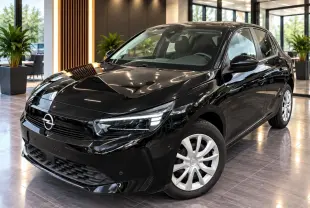 Opel Corsa 1,2 100 CV Edition noir karbon vue 3/4 avant droit en intérieur avec jantes argentées.