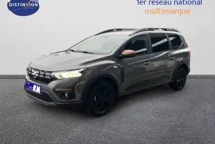 Vue 3/4 avant droite d'un Dacia Jogger gris schiste métallisé avec jantes noires et rétroviseurs couleur bronze.