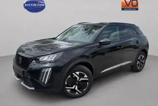 Peugeot 2008 Hybrid noir en 3/4 avant droit, avec jantes alliage 17 pouces et barres de toit visibles.