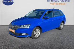 SKODA Fabia Combi bleu énergie vue 3/4 avant droit, break compact avec jantes alliage et phares LED.