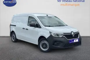 Renault Kangoo Van blanc vue 3/4 avant droit avec caisse isotherme et boucliers noirs contrastants.