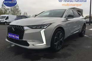 DS4 HDI 130 EAT8 Rivoli couleur Eph Crystal vue 3/4 avant avec signature lumineuse LED en forme de L.