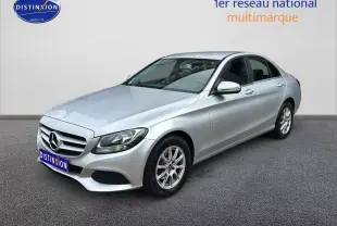 Mercedes Classe C 180 d business gris alu vue 3/4 avant droit, avec jantes alliage et calandre distinctive