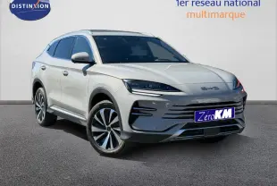 Vue 3/4 avant droit du BYD SEAL U 1.5 DM-i 218ch Boost en Boundless Cloud métallisé avec jantes alu distinctives.