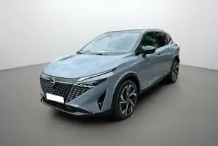 Nissan Qashqai E-Power 205 Tekna Plus gris argile avec toit noir, vue 3/4 avant droit, jantes alu 20 pouces.